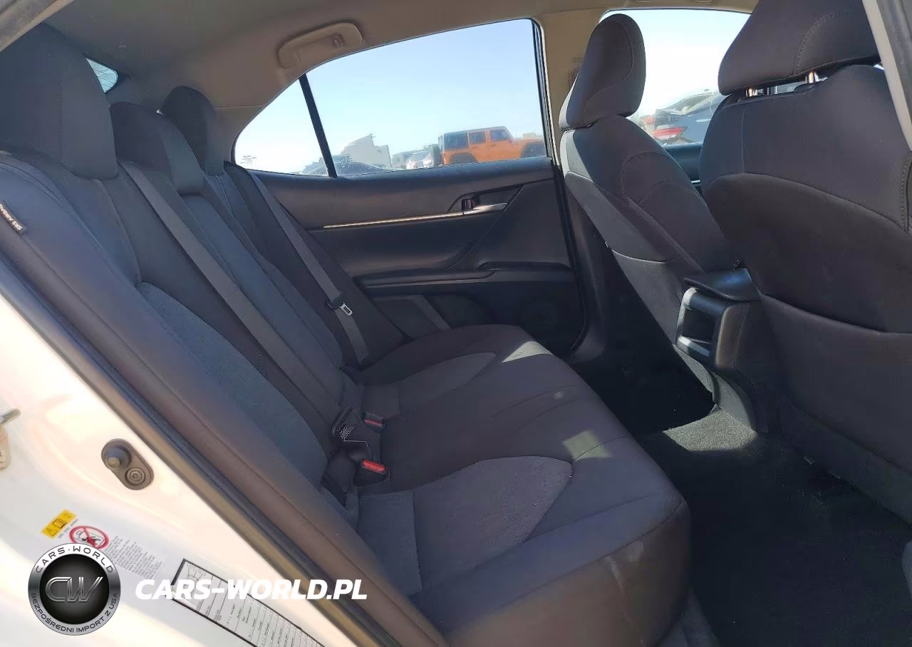 2018 Toyota Camry Le VIN:4T1B11HK7JU581102 - 10