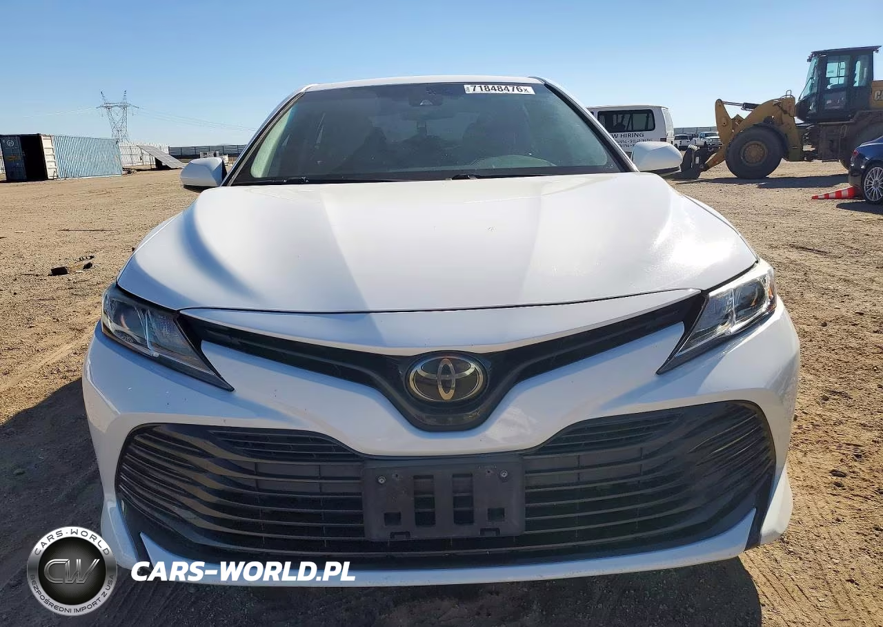 2018 Toyota Camry Le VIN:4T1B11HK7JU581102 - 5