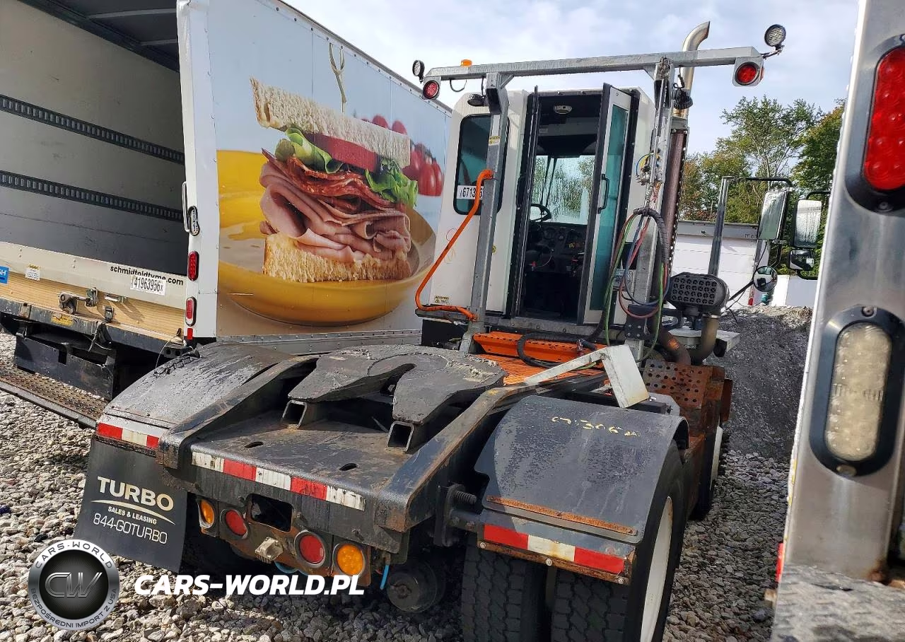 2021 Terminal Investment Corp Pro-Spotter Yard Truck VIN:1T9TSLA81MR825313 - 4
