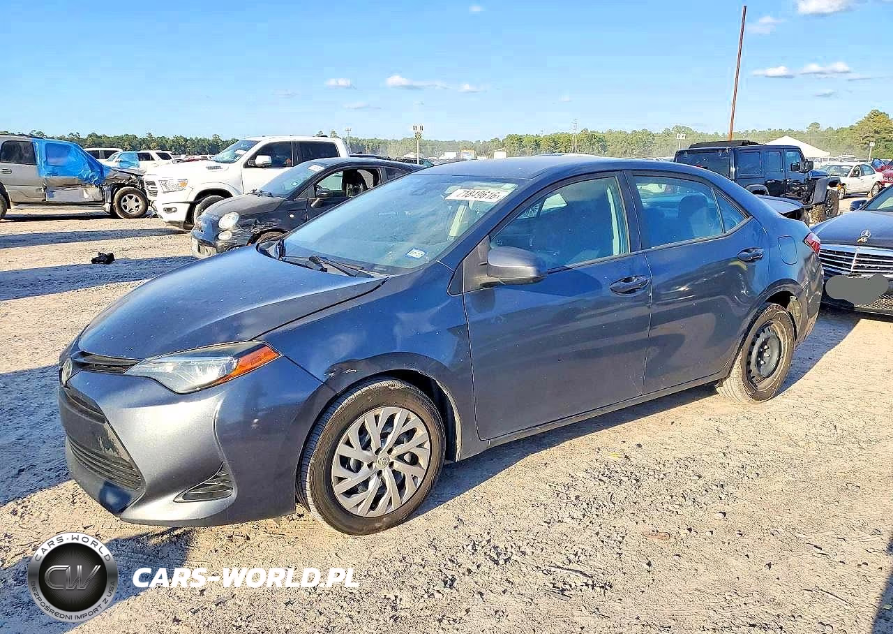 2018 Toyota Corolla Le VIN:5YFBURHE8JP790656 - 1