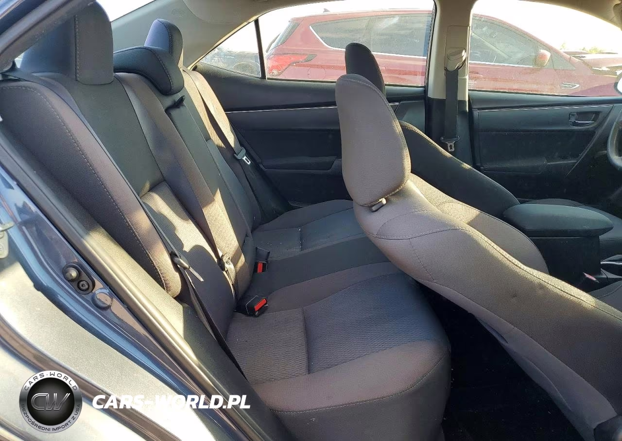 2018 Toyota Corolla Le VIN:5YFBURHE8JP790656 - 10