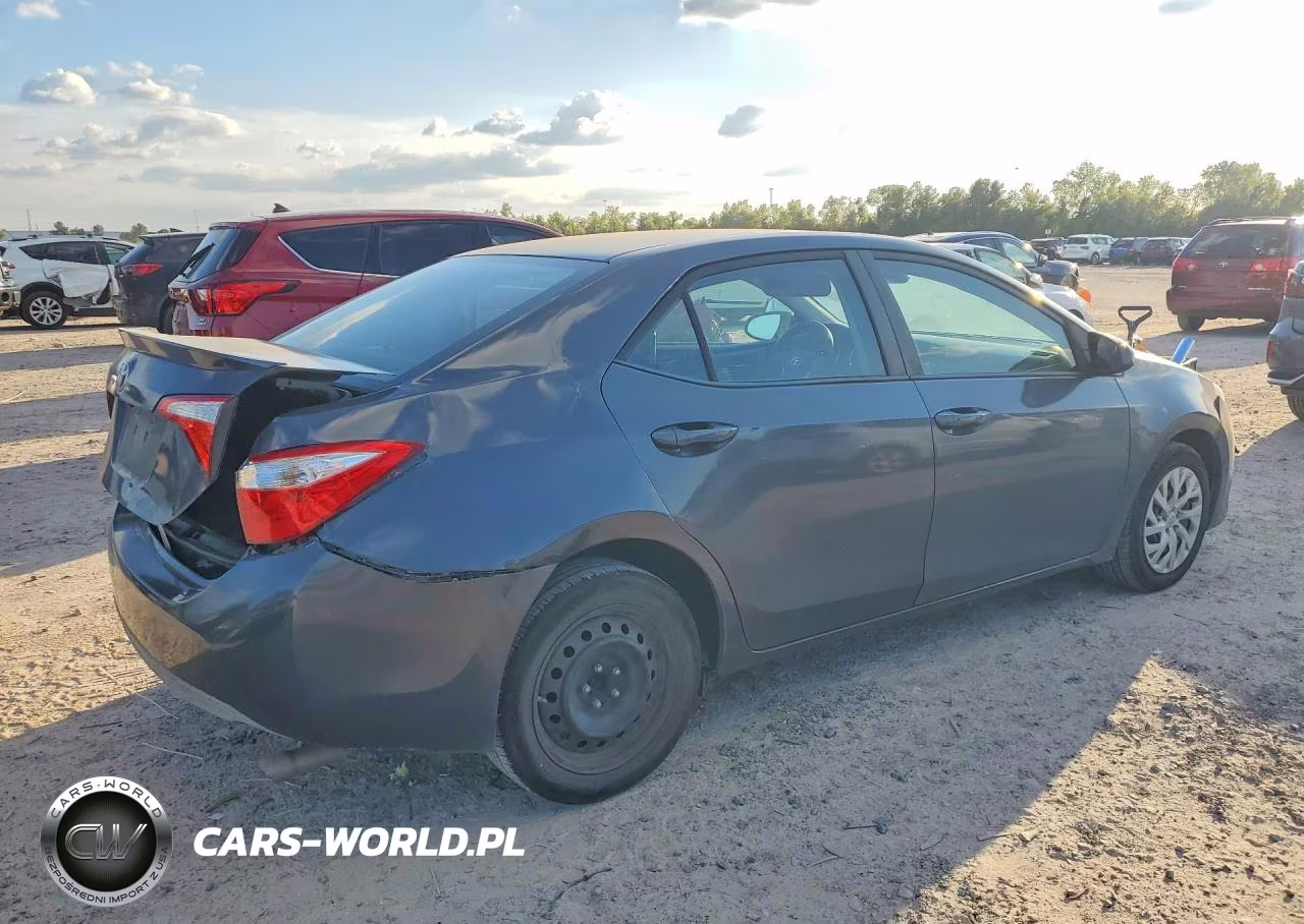 2018 Toyota Corolla Le VIN:5YFBURHE8JP790656 - 3