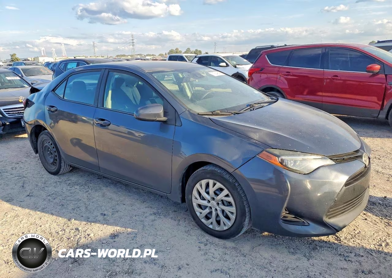 2018 Toyota Corolla Le VIN:5YFBURHE8JP790656 - 4
