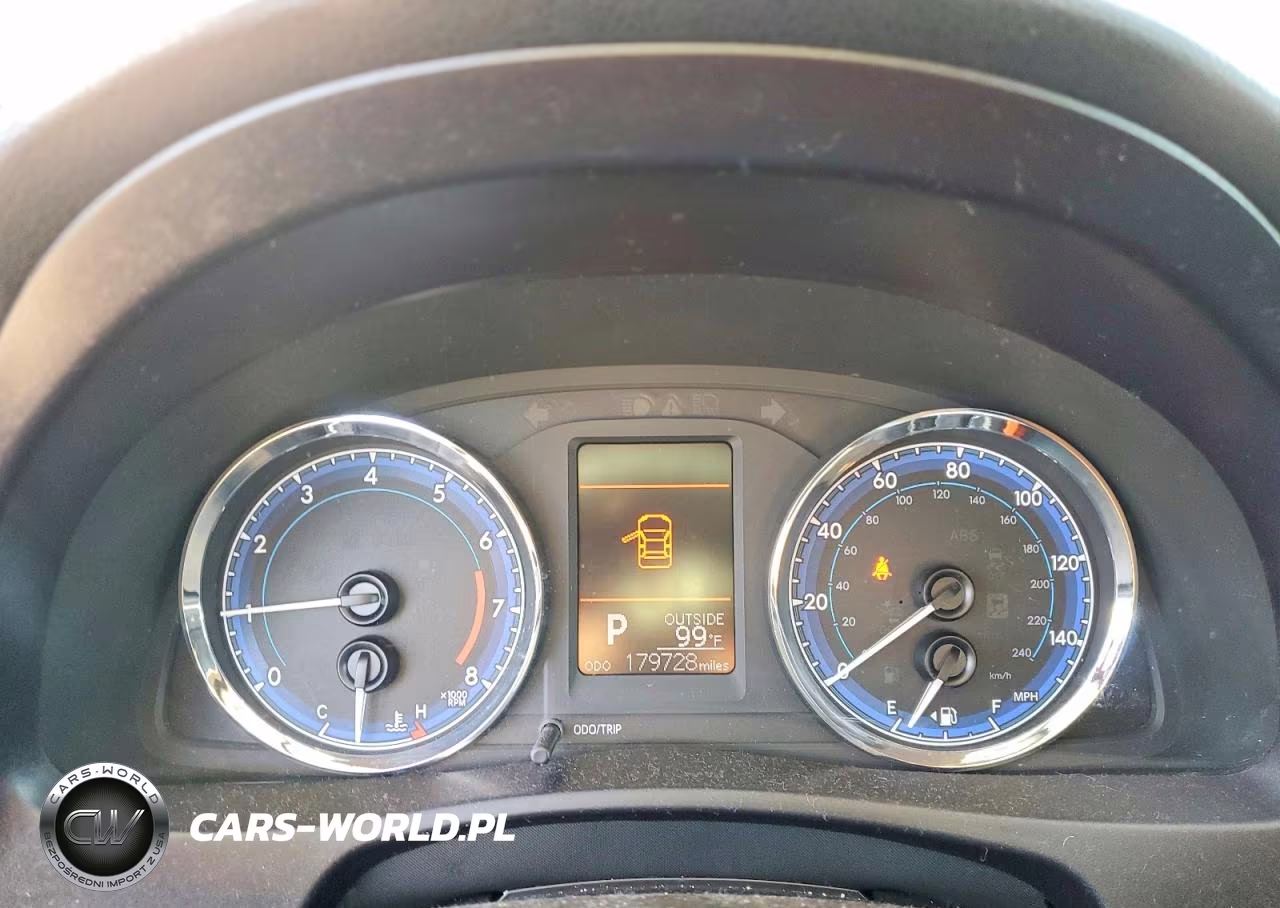2018 Toyota Corolla Le VIN:5YFBURHE8JP790656 - 9