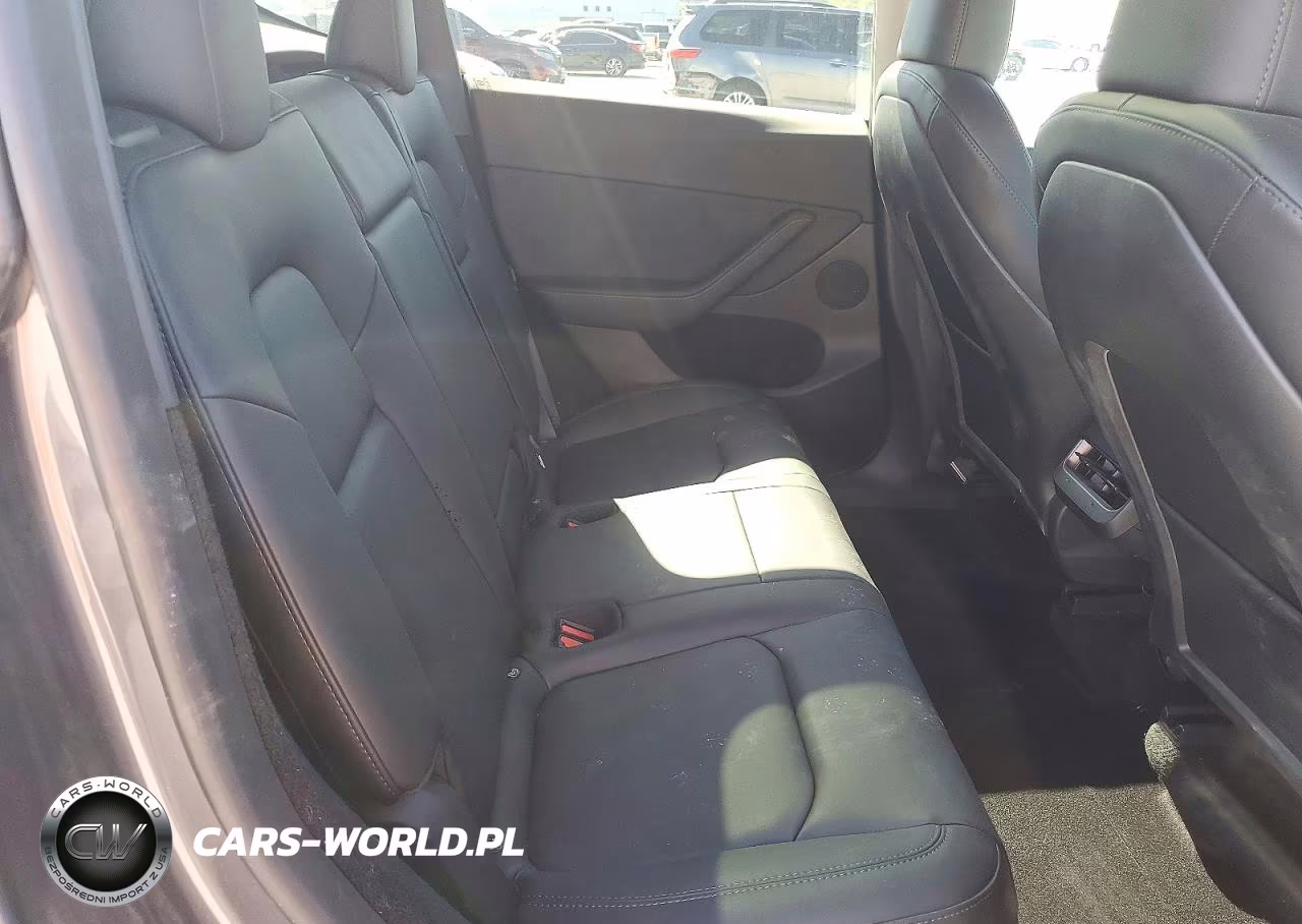 2023 Tesla Model Y VIN:7SAYGDEE8PF869700 - 10