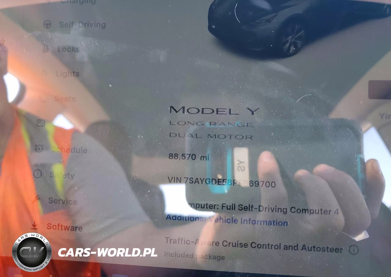 2023 Tesla Model Y VIN:7SAYGDEE8PF869700 - 9