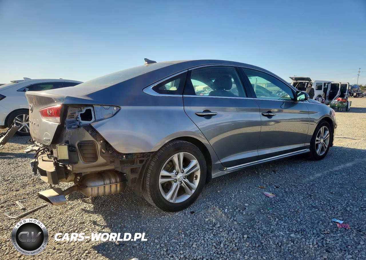 2018 Hyundai Sonata Sport+ VIN:5NPE34AFXJH704962 - 3