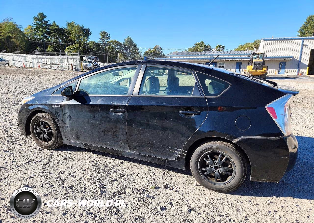 2013 Toyota Prius Two VIN:JTDKN3DU9D5651810 - 2