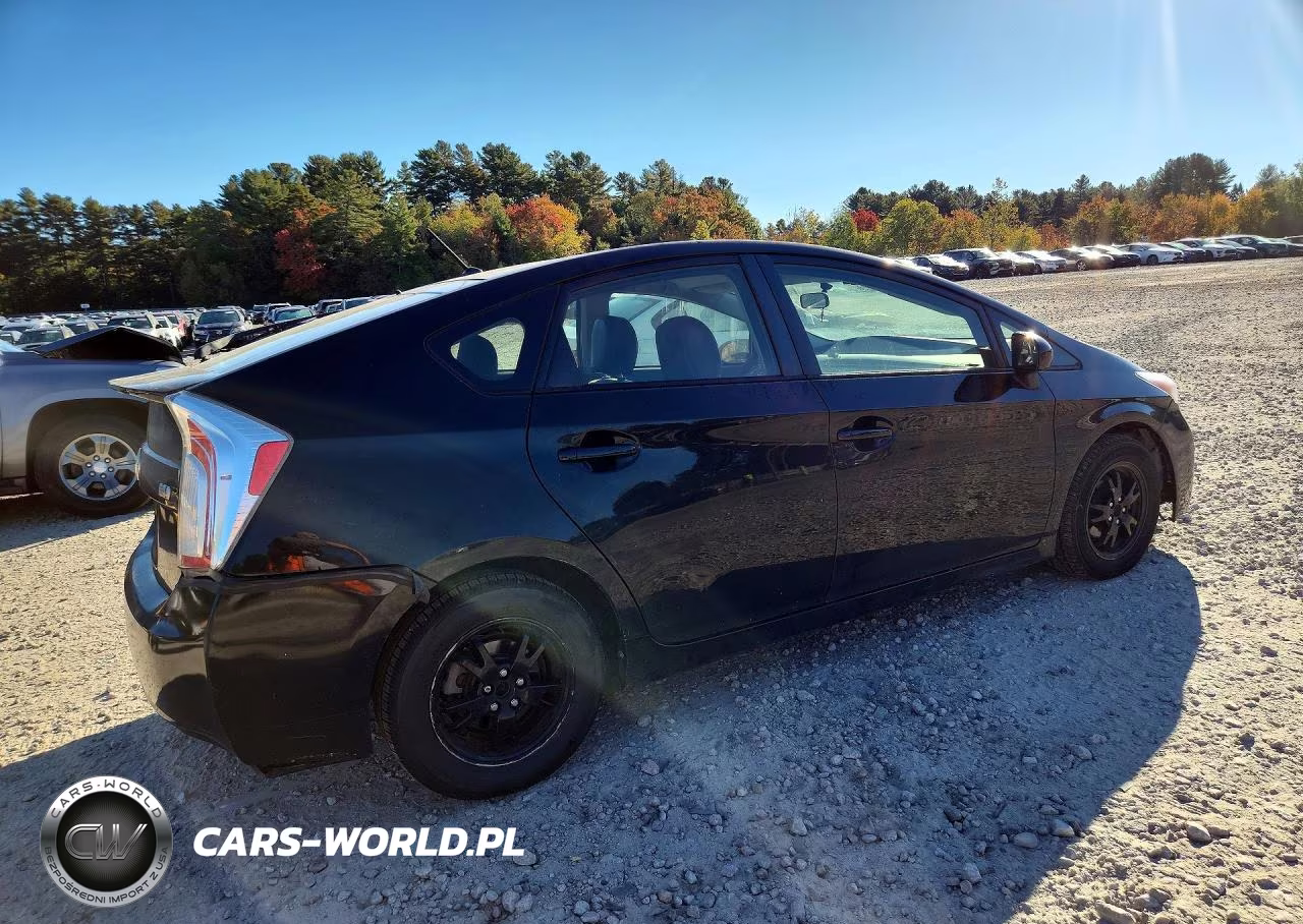 2013 Toyota Prius Two VIN:JTDKN3DU9D5651810 - 3