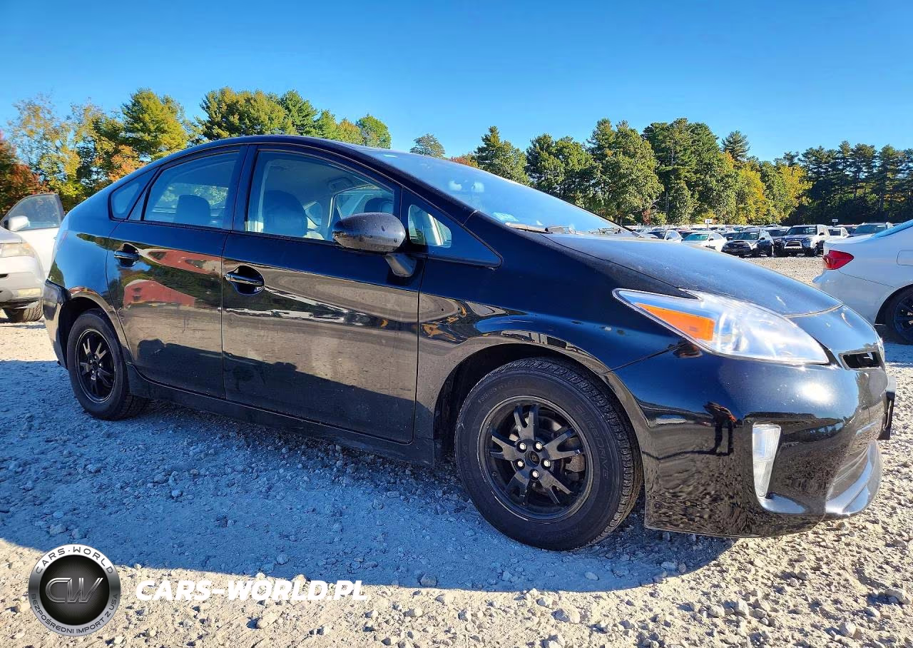 2013 Toyota Prius Two VIN:JTDKN3DU9D5651810 - 4