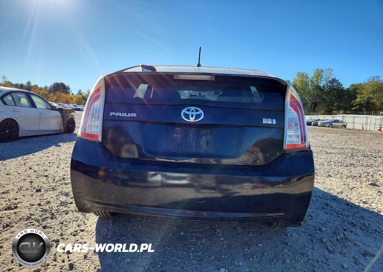 2013 Toyota Prius Two VIN:JTDKN3DU9D5651810 - 6