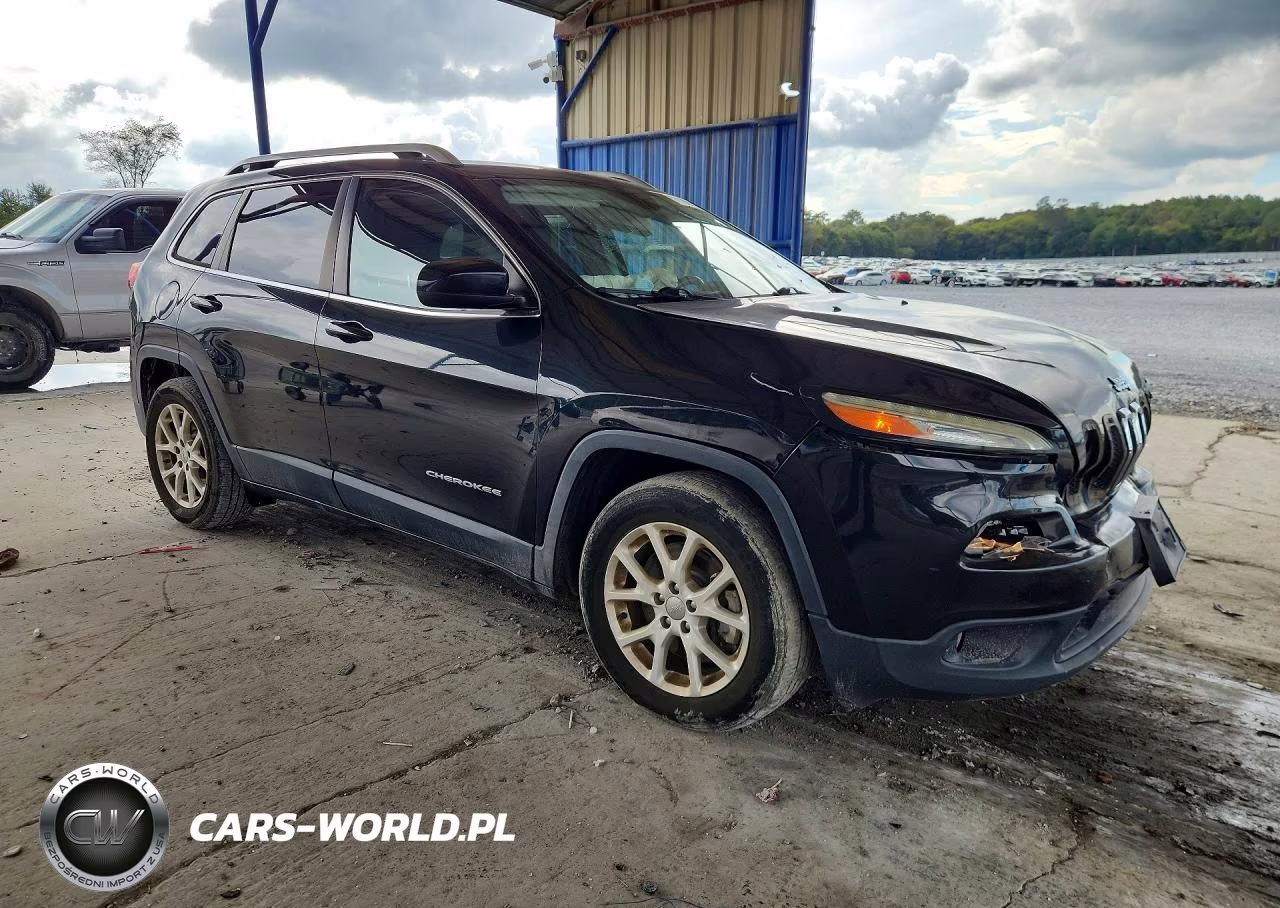 2015 Jeep Cherokee Latitude VIN:1C4PJLCS5FW782067 - 4