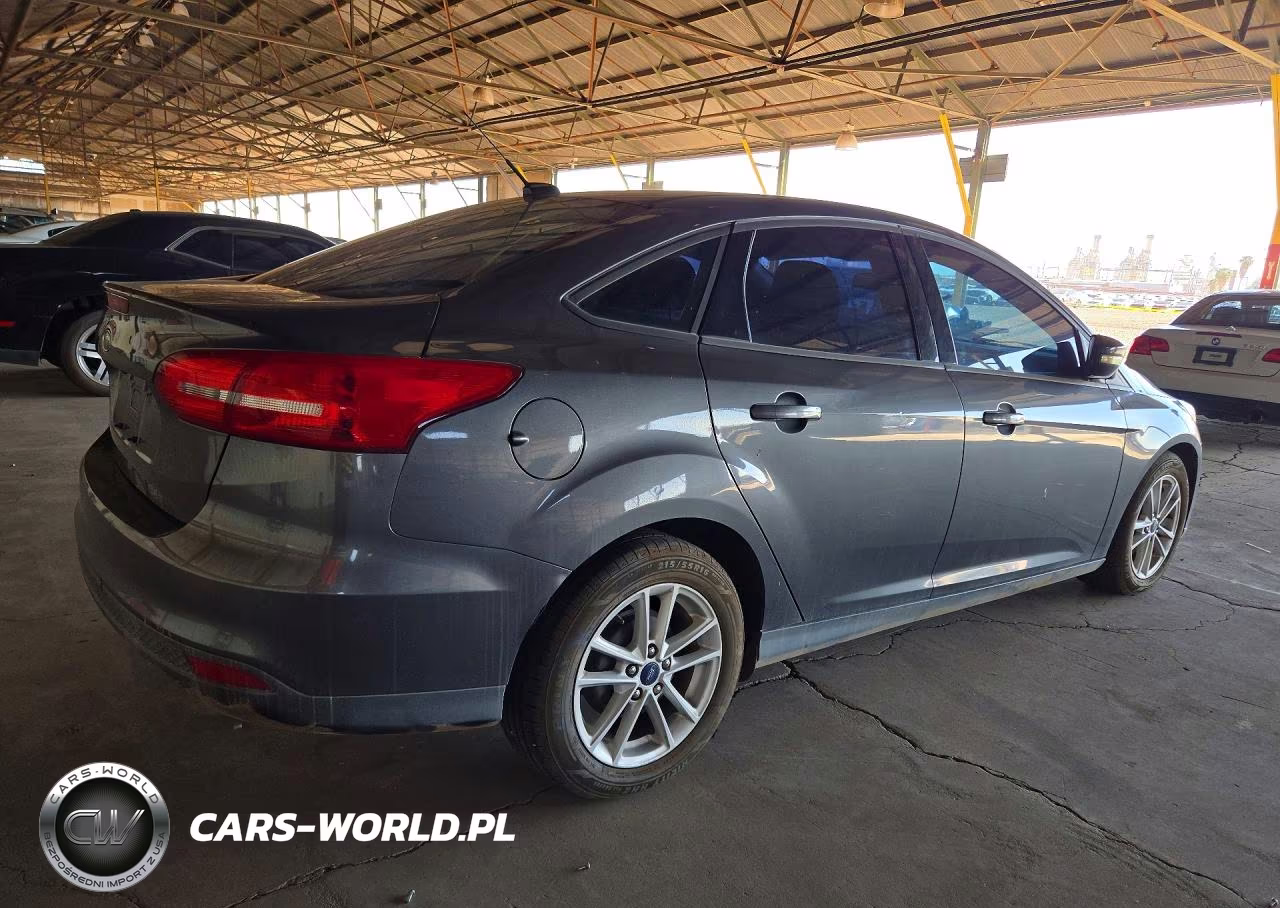 2017 Ford Focus Se VIN:1FADP3F20HL210850 - 3
