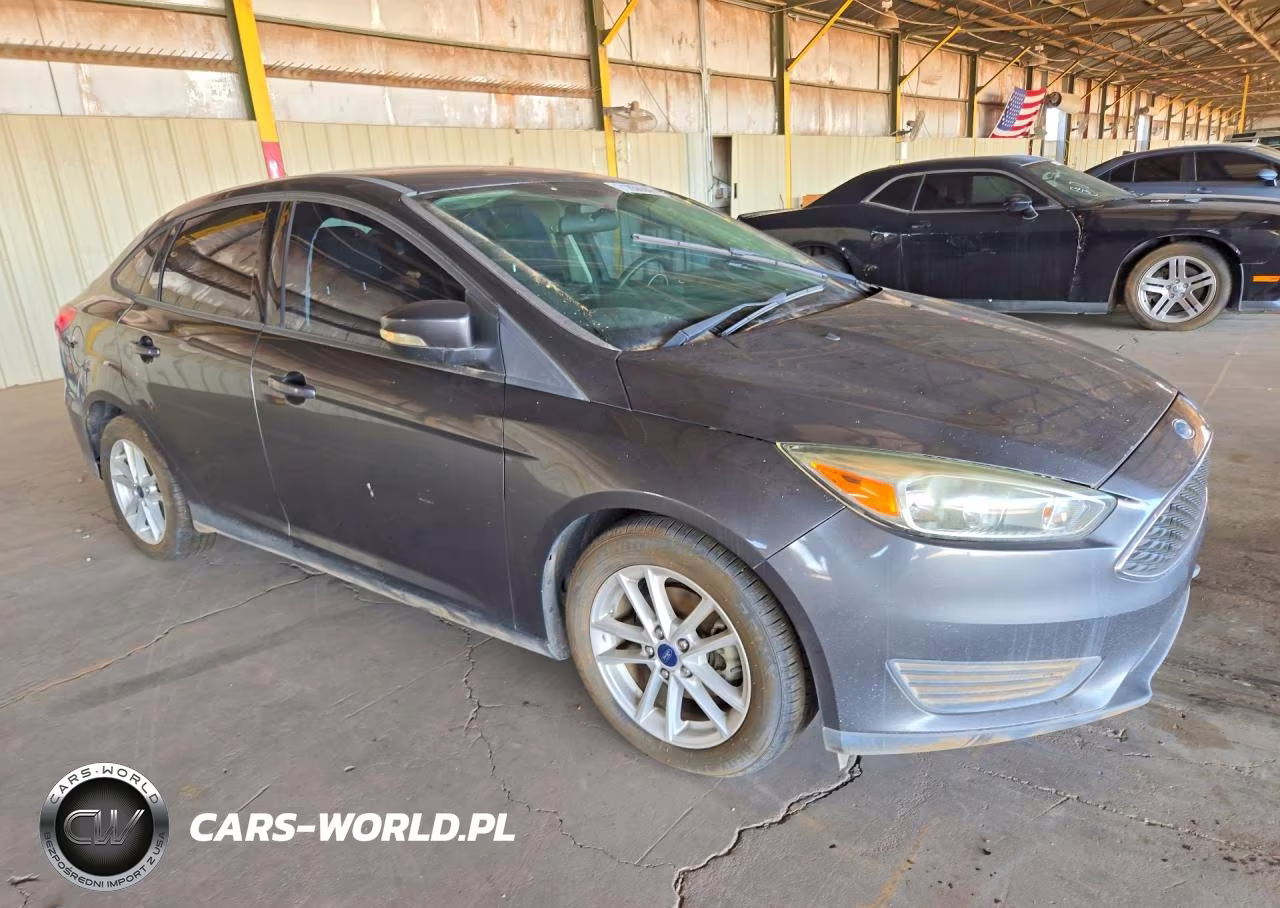 2017 Ford Focus Se VIN:1FADP3F20HL210850 - 4