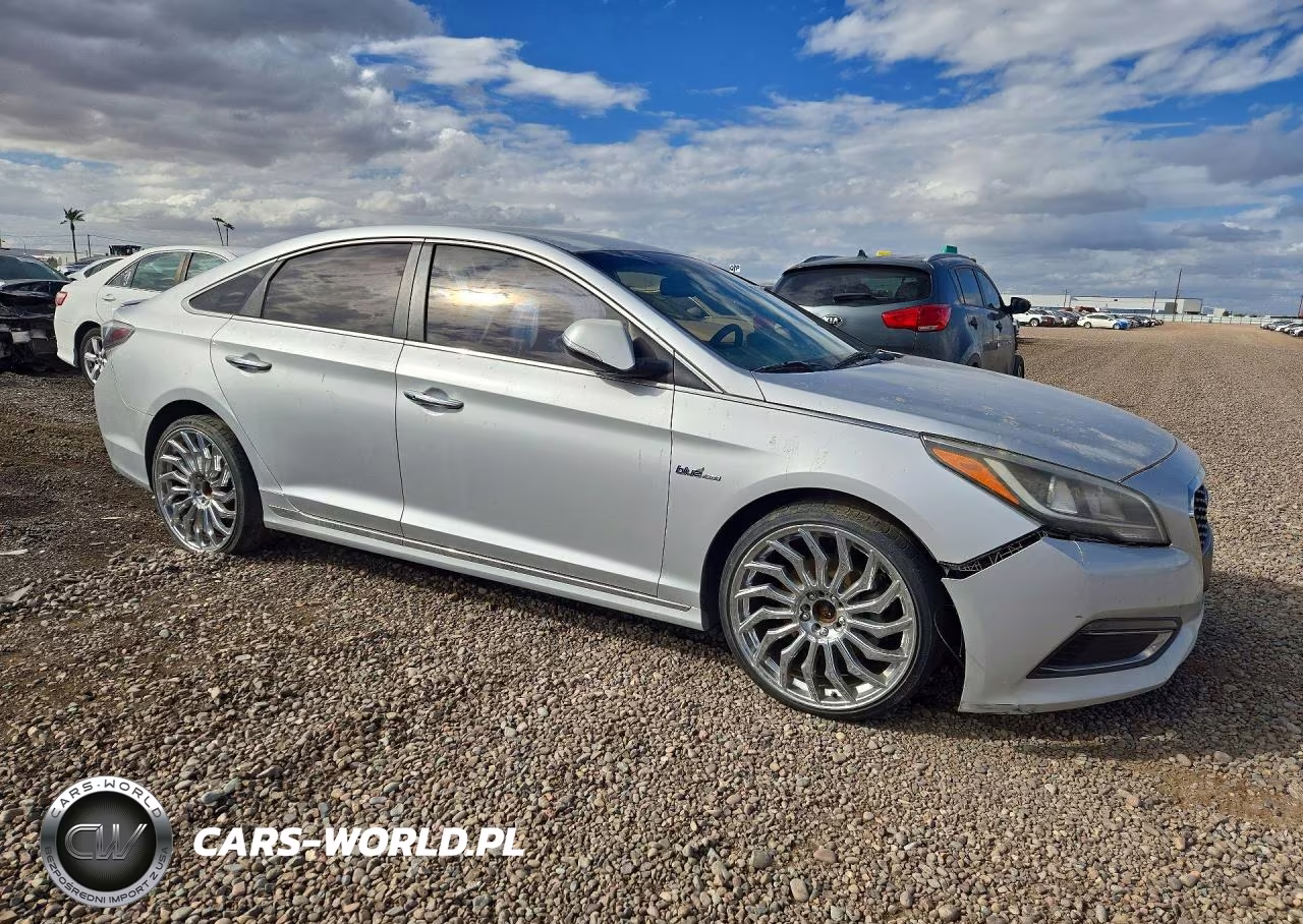 2016 Hyundai Sonata Hybrid Se VIN:KMHE24L13GA027219 - 4