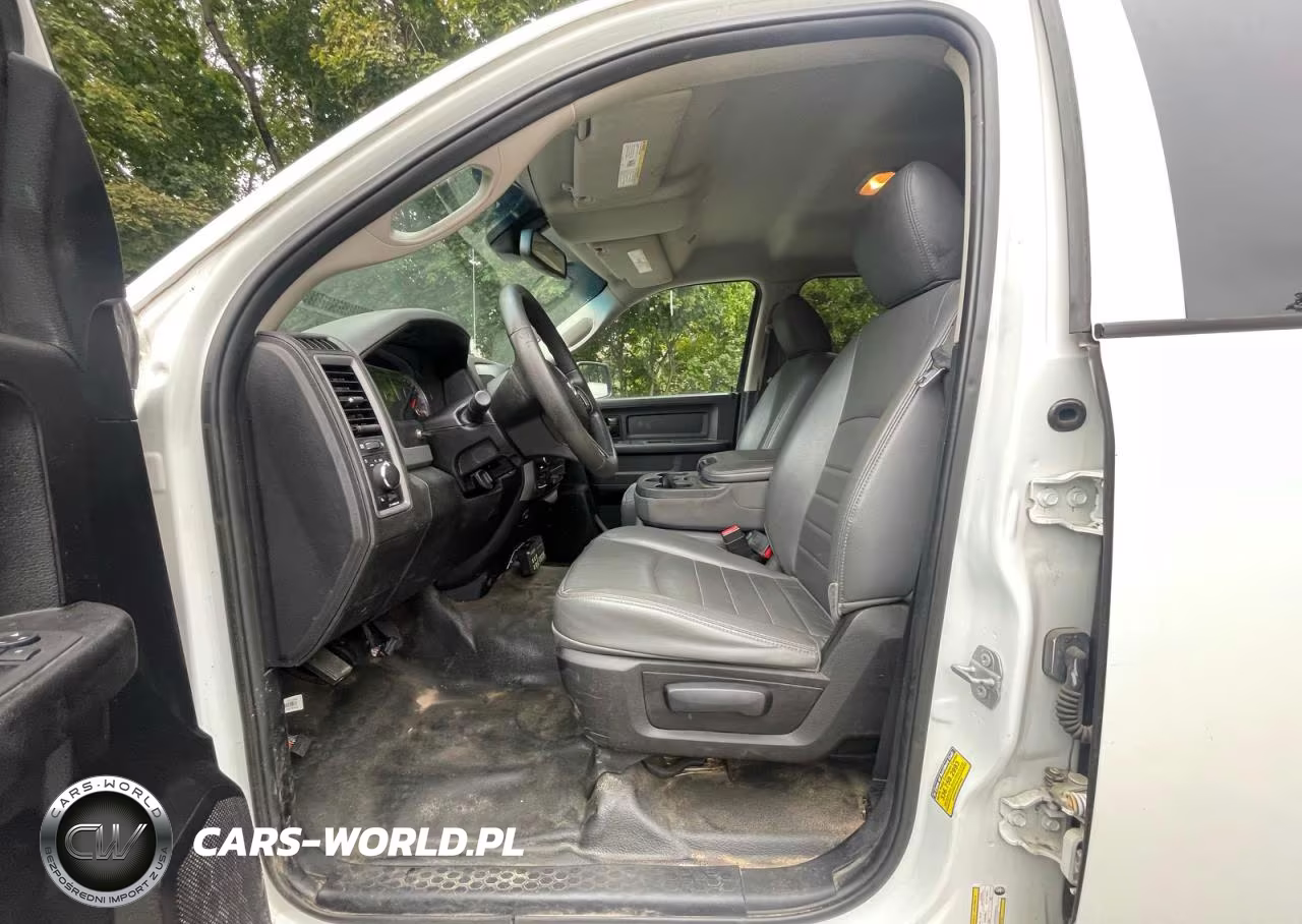 2019 Ram 1500 Classic Tradesman VIN:1C6RR7STXKS593314 - 12