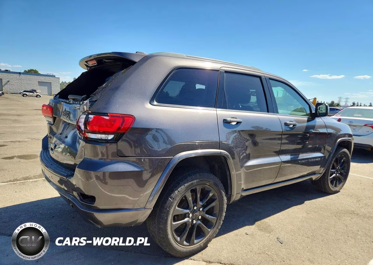 2018 Jeep Grand Cherokee Laredo VIN:1C4RJFAG5JC123098 - 3
