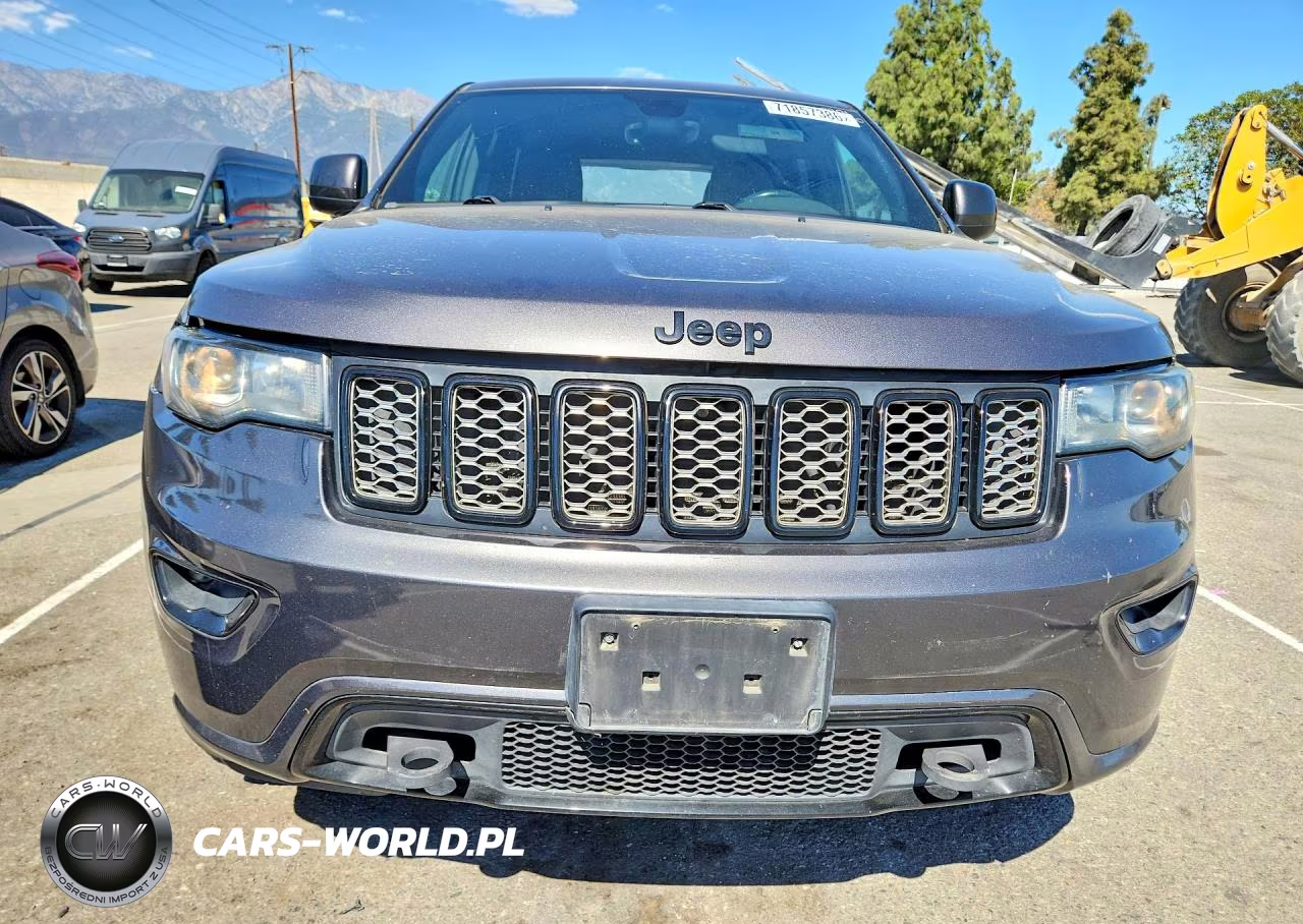 2018 Jeep Grand Cherokee Laredo VIN:1C4RJFAG5JC123098 - 5