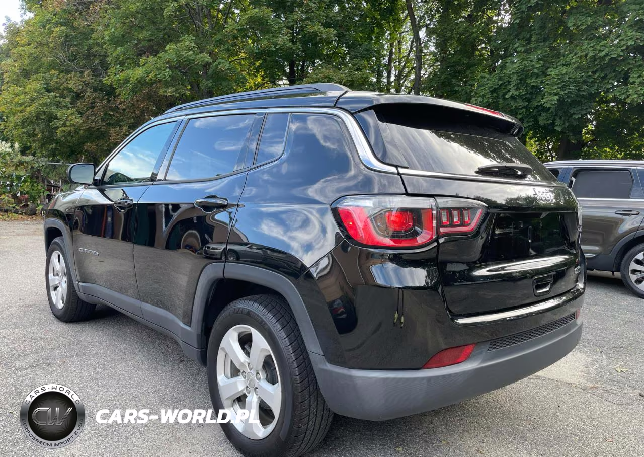 2018 Jeep Compass Latitude VIN:3C4NJCBB0JT228748 - 3