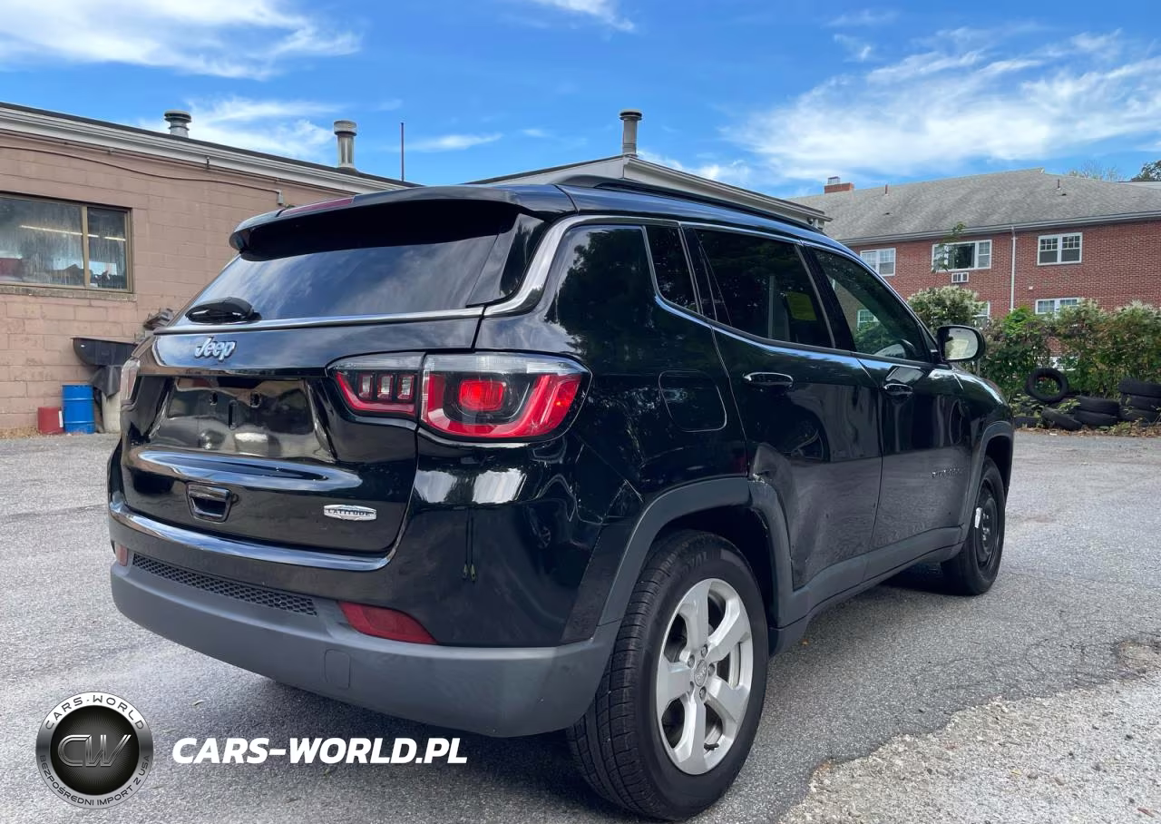 2018 Jeep Compass Latitude VIN:3C4NJCBB0JT228748 - 4