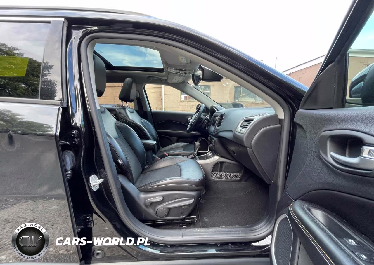 2018 Jeep Compass Latitude VIN:3C4NJCBB0JT228748 - 5