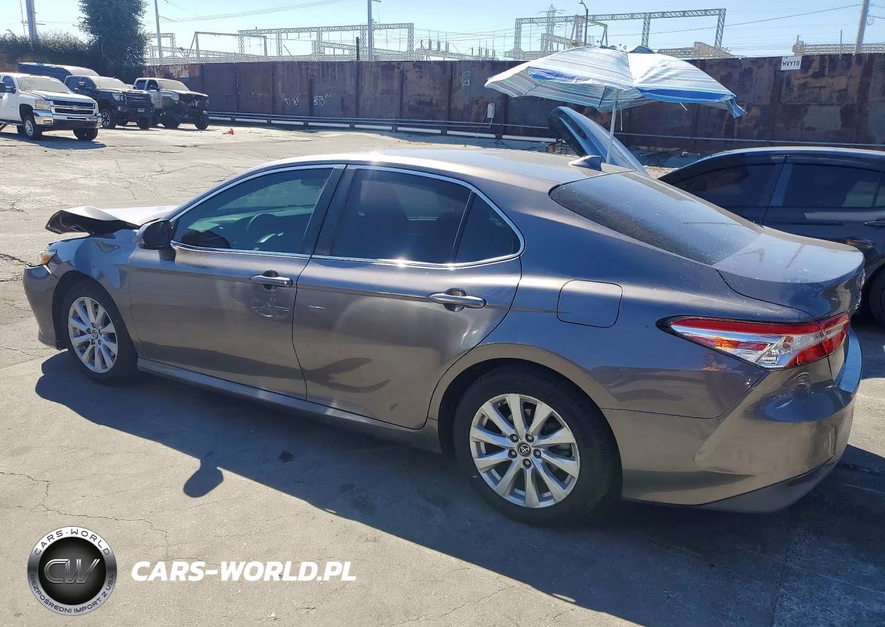 2019 Toyota Camry Le VIN:4T1B11HK4KU803970 - 2