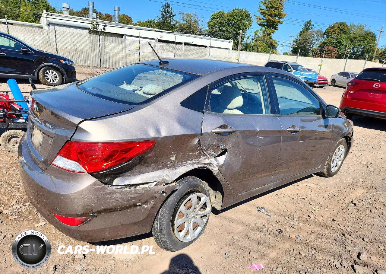 2014 Hyundai Accent Gls VIN:KMHCT4AE8EU692817 - 3