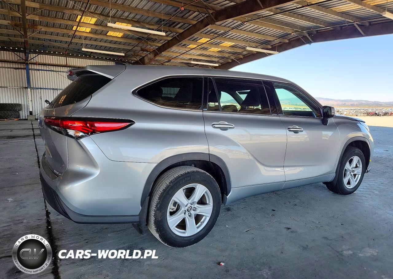 2022 Toyota Highlander Le VIN:5TDBZRBH1NS251250 - 3