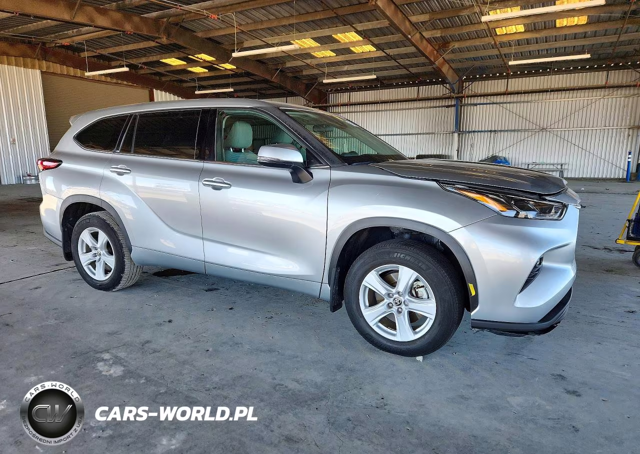 2022 Toyota Highlander Le VIN:5TDBZRBH1NS251250 - 4