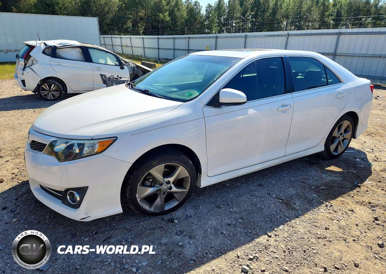 2014 Toyota Camry Se V6 – zdjęcie 1 z 12