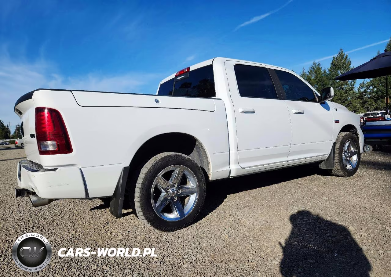 2016 Ram 1500 Sport VIN:1C6RR7MT9GS211231 - 3