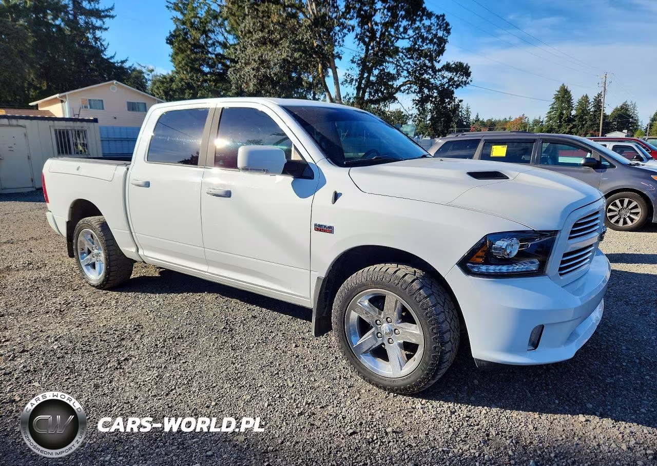 2016 Ram 1500 Sport VIN:1C6RR7MT9GS211231 - 4
