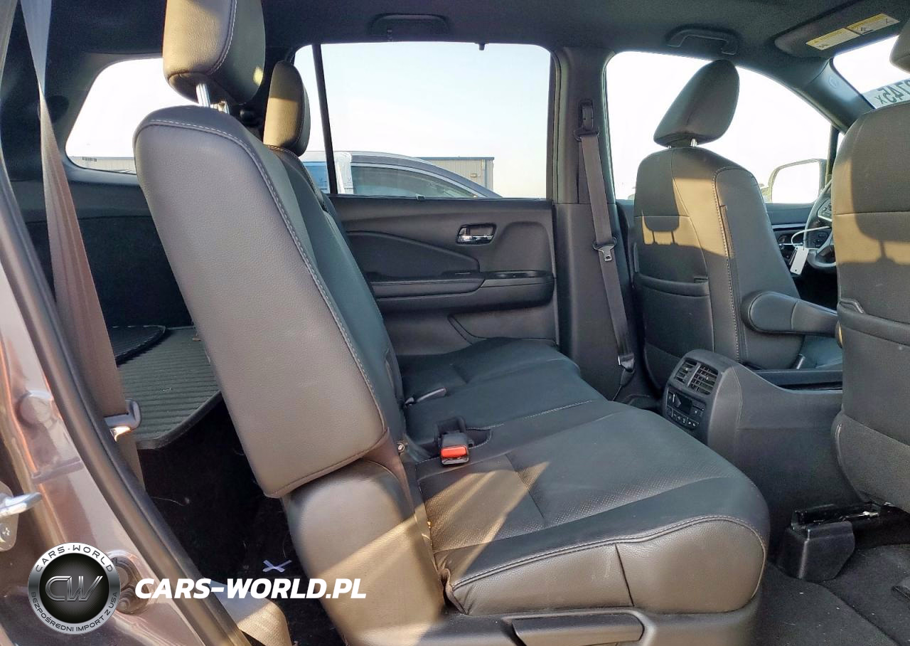2021 Honda Passport Touring VIN:5FNYF7H97MB011906 - 11