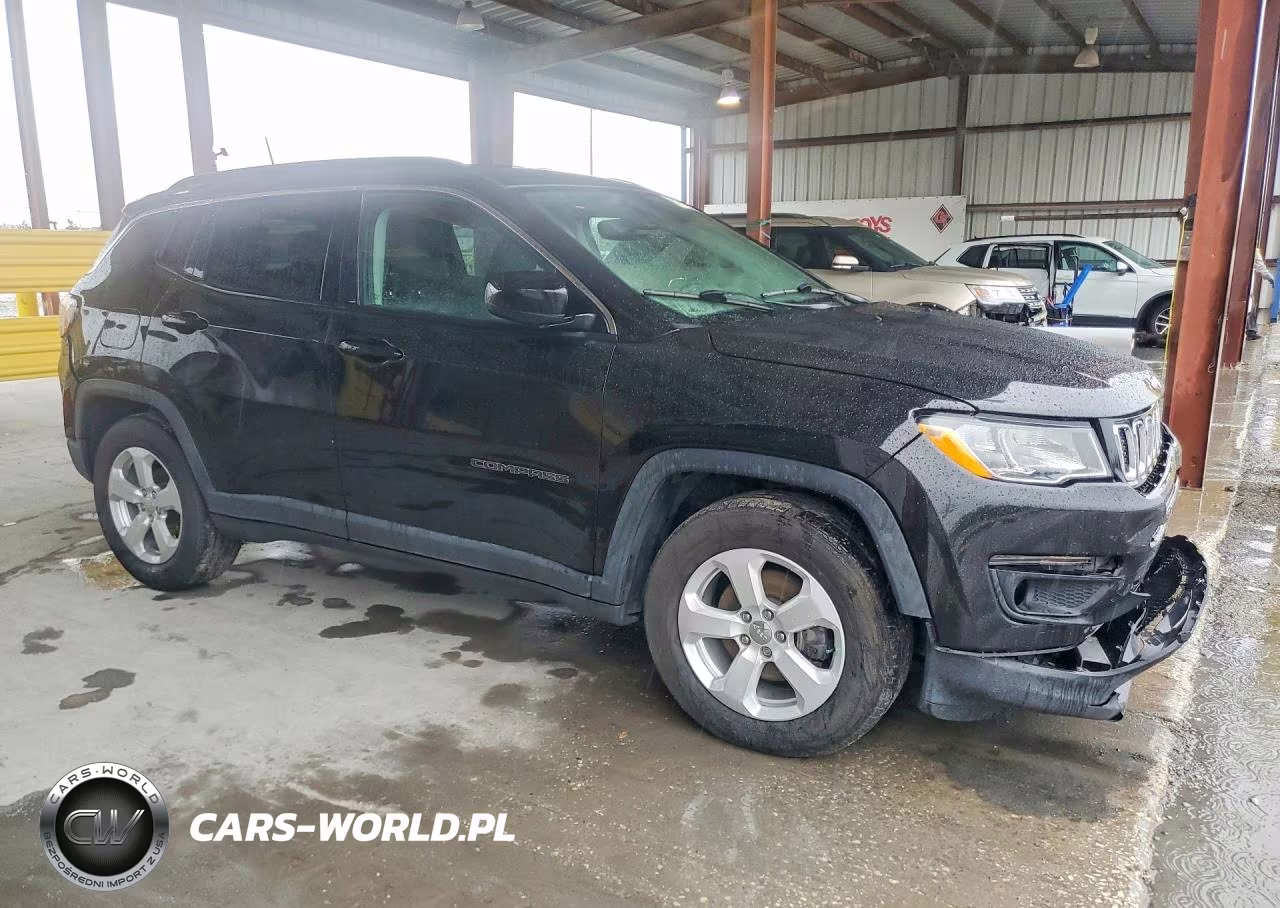 2019 Jeep Compass Latitude VIN:3C4NJCBB0KT646583 - 4