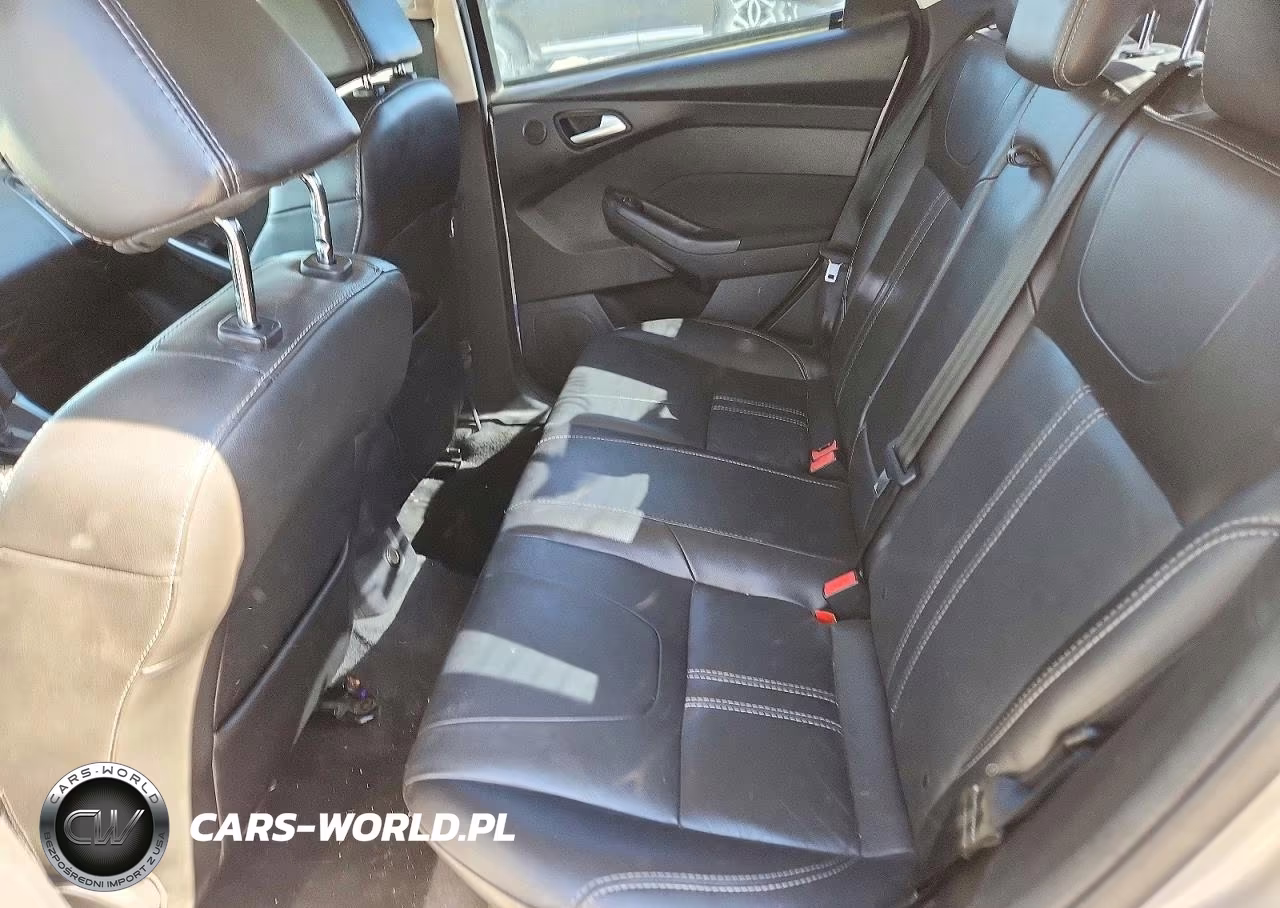 2014 Ford Focus Titanium VIN:1FADP3J27EL463277 - 10