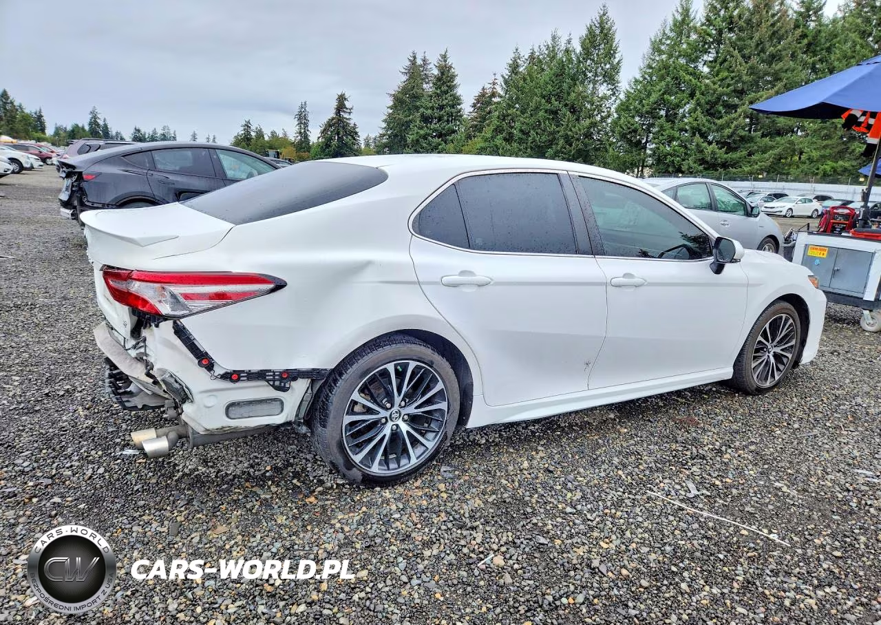 2018 Toyota Camry Se VIN:4T1B11HK5JU145039 - 3
