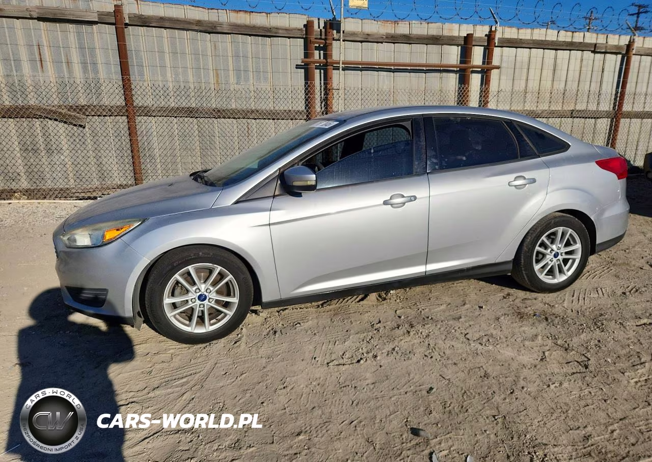 2015 Ford Focus Se VIN:1FADP3F25FL257191 - 1