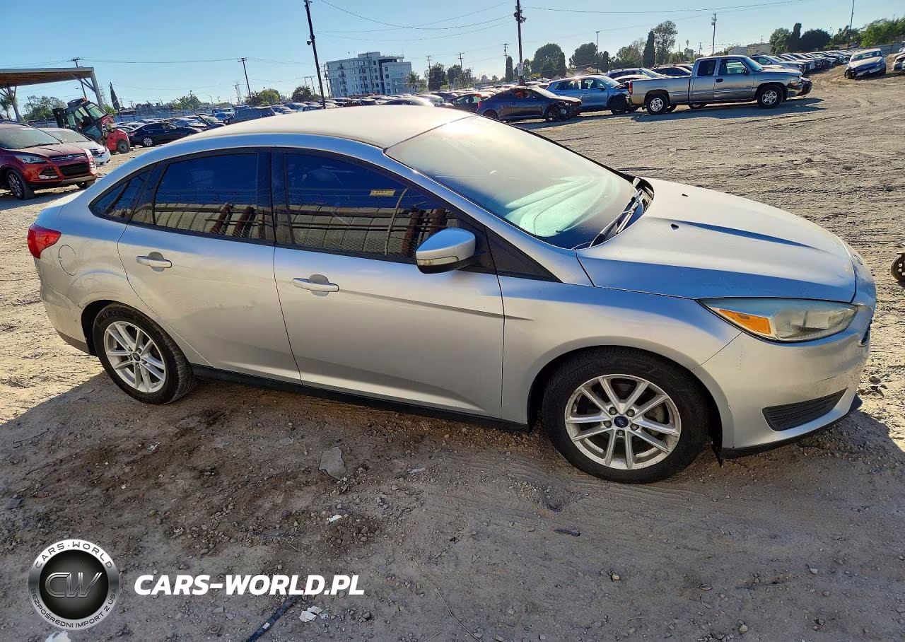 2015 Ford Focus Se VIN:1FADP3F25FL257191 - 4