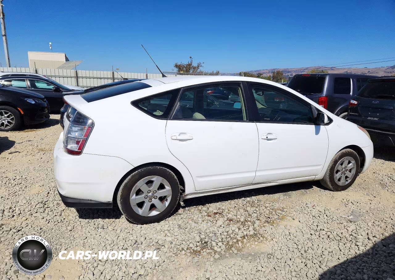 2004 Toyota Prius Base VIN:JTDKB20UX40061704 - 3