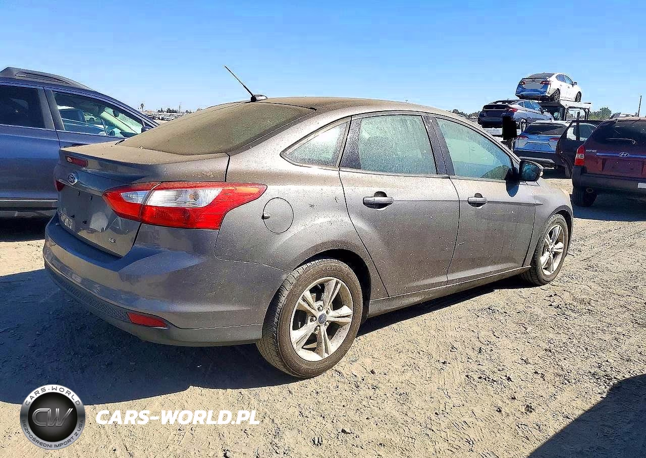 2014 Ford Focus Se VIN:1FADP3F20EL123851 - 3