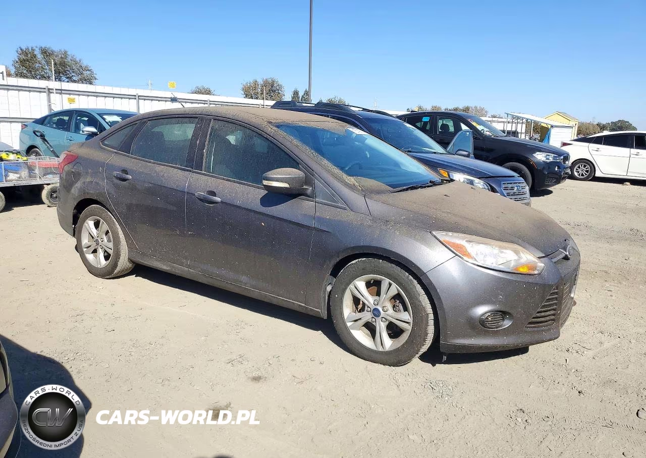 2014 Ford Focus Se VIN:1FADP3F20EL123851 - 4