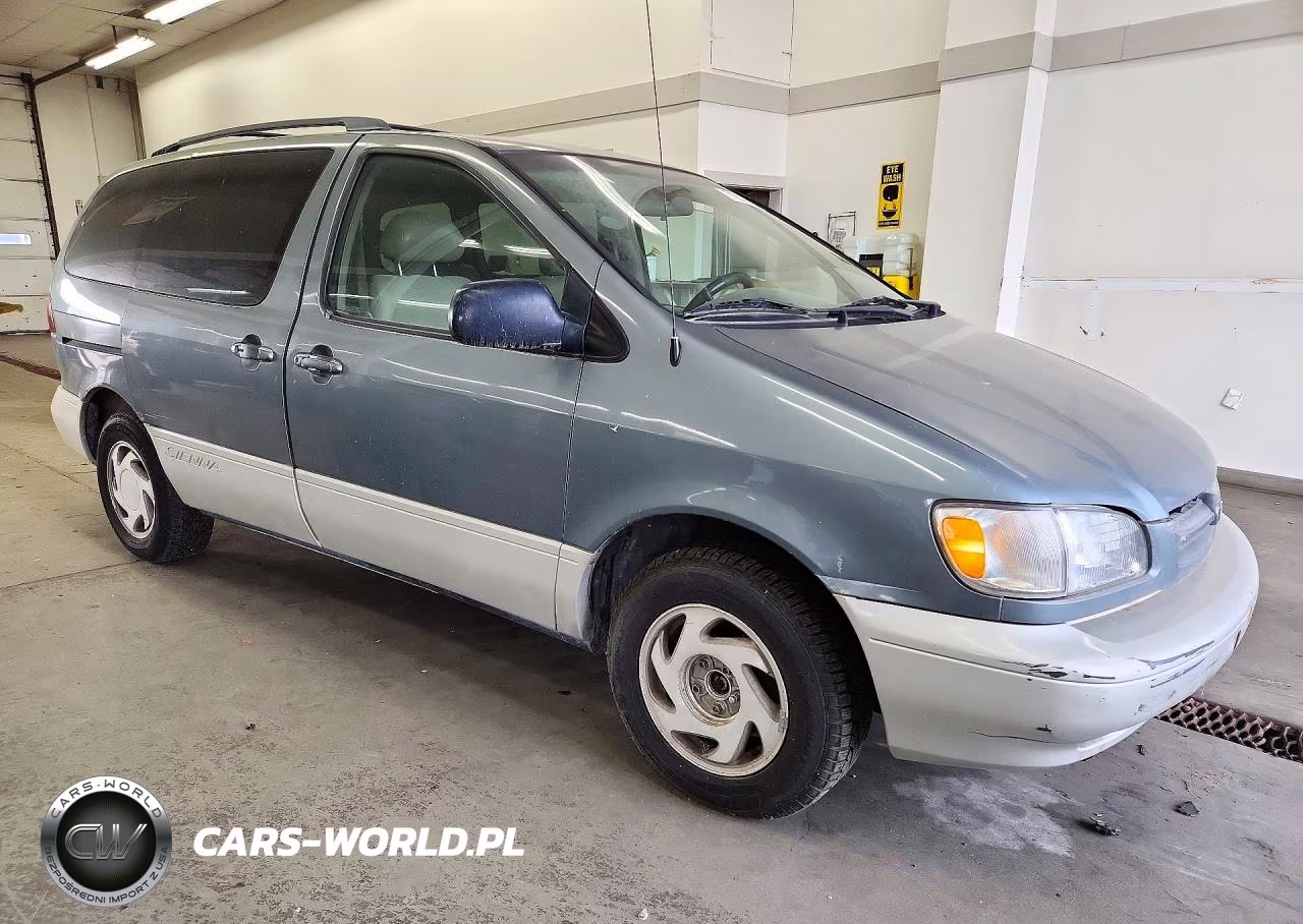 1999 Toyota Sienna VIN:4T3ZF13C9XU098937 - 4