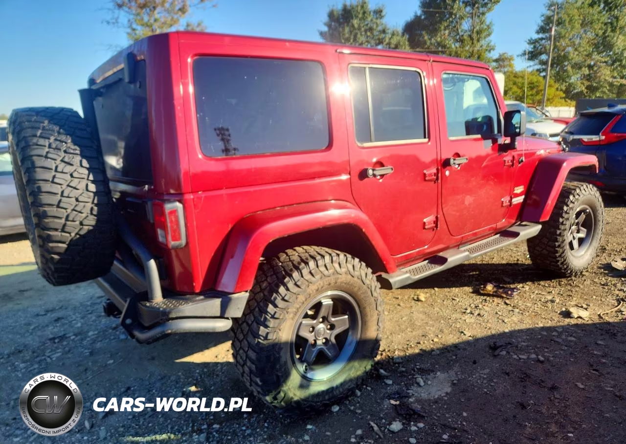 2013 Jeep Wrangler Unlimited Sahara VIN:1C4BJWEG2DL571458 - 3