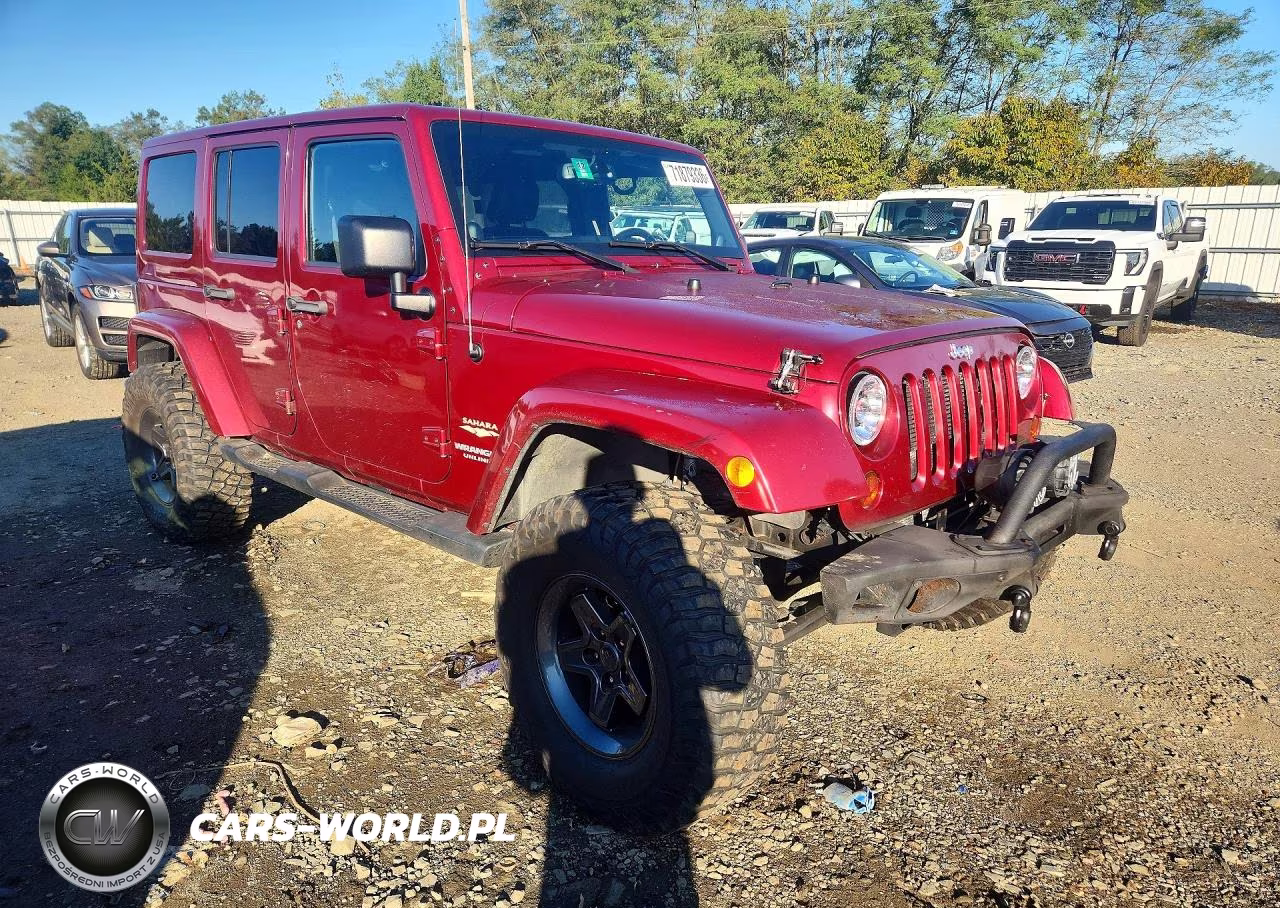 2013 Jeep Wrangler Unlimited Sahara VIN:1C4BJWEG2DL571458 - 4