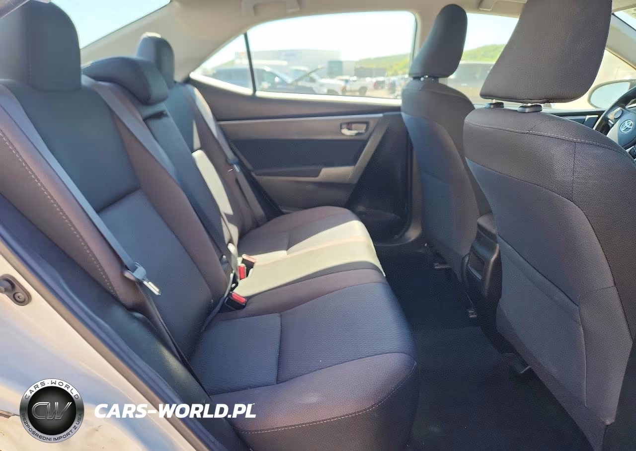 2018 Toyota Corolla Le VIN:5YFBURHE8JP756670 - 10