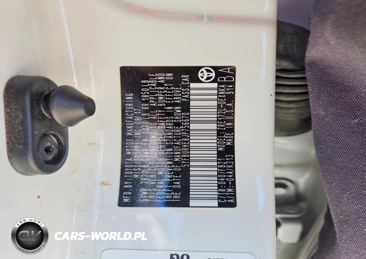 2018 Toyota Corolla Le VIN:5YFBURHE8JP756670 - 13