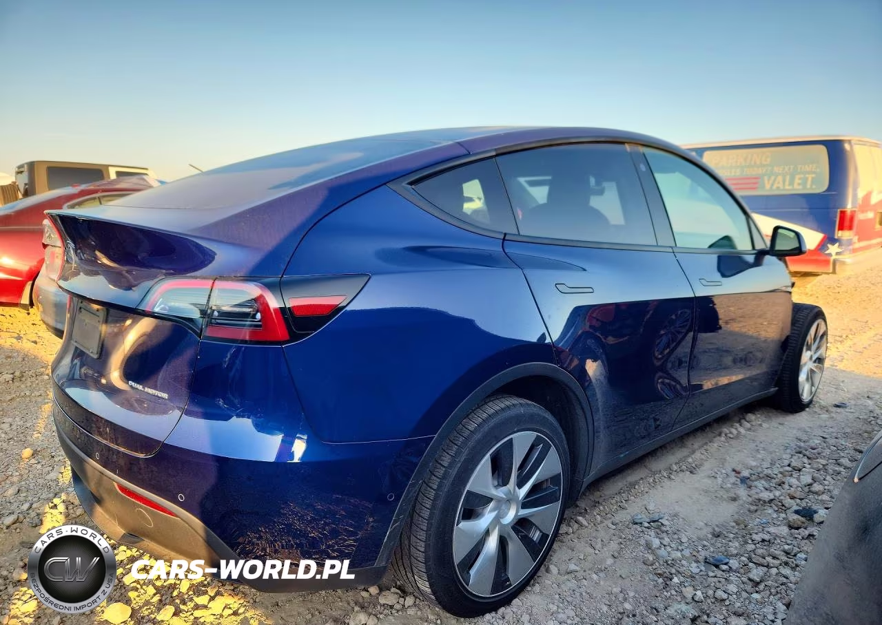 2021 Tesla Model Y VIN:5YJYGDEE3MF213249 - 3