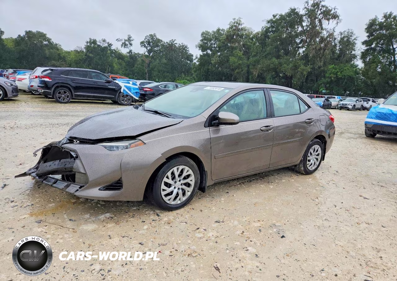 2018 Toyota Corolla Le VIN:5YFBURHE7JP737995 - 1