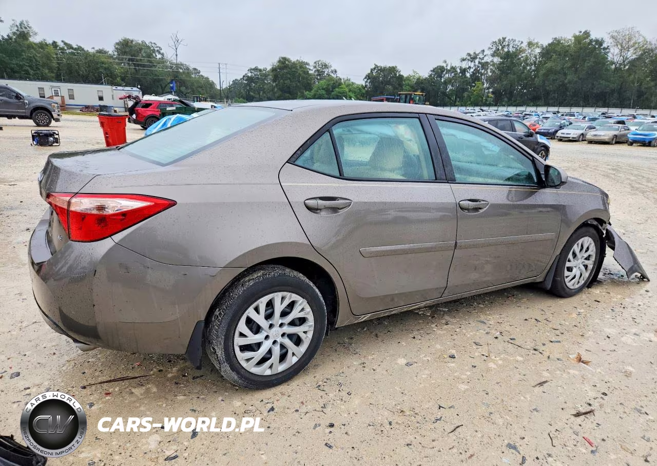 2018 Toyota Corolla Le VIN:5YFBURHE7JP737995 - 3