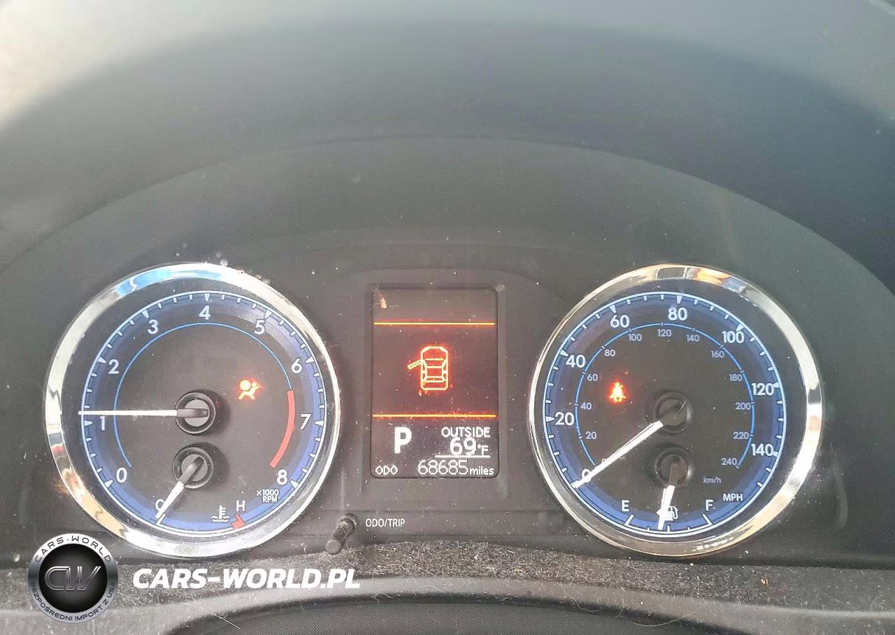 2018 Toyota Corolla Le VIN:5YFBURHE7JP737995 - 9
